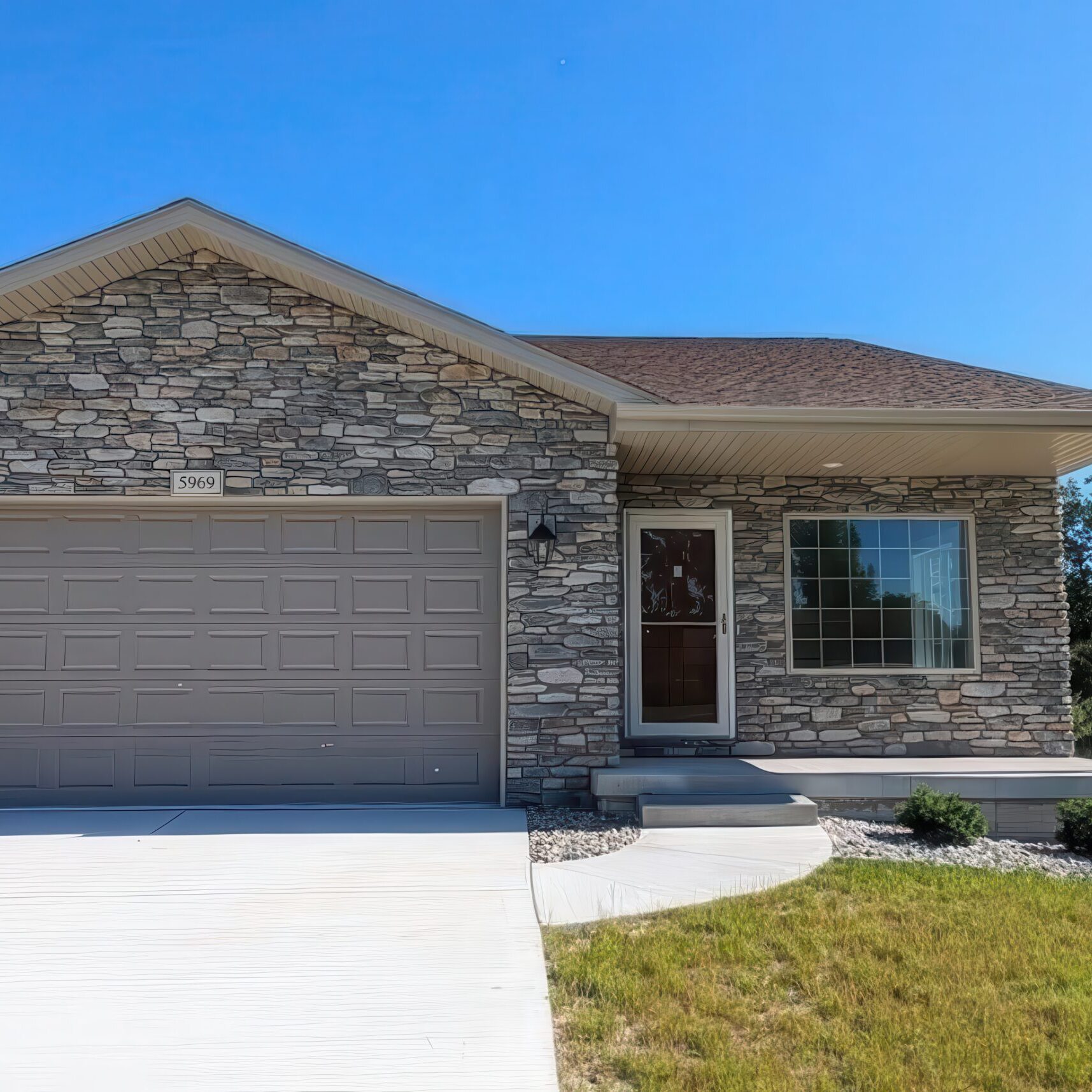 Pistro 5981 Faith Blvd-